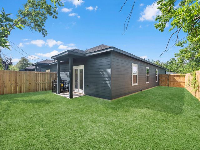 5201 Kenilwood Dr B, Houston, TX 77033