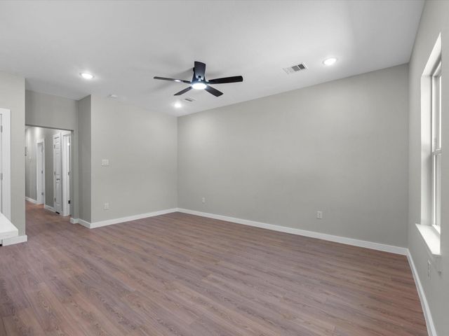 5201 Kenilwood Dr B, Houston, TX 77033