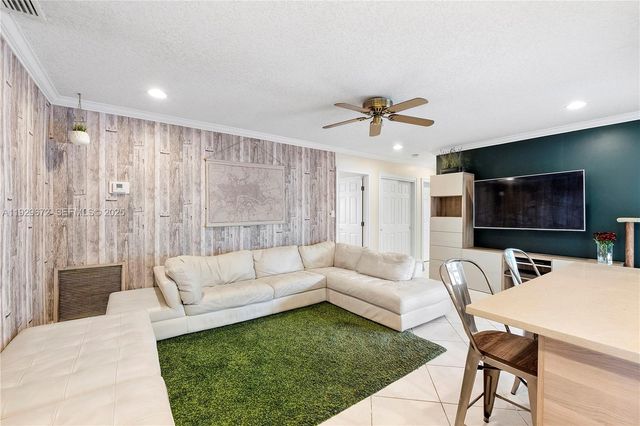 2751 NE 57th St, Fort Lauderdale, FL 33308