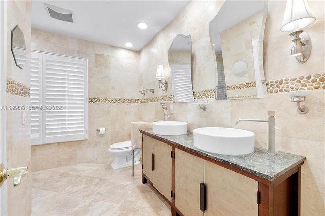 2751 NE 57th St, Fort Lauderdale, FL 33308