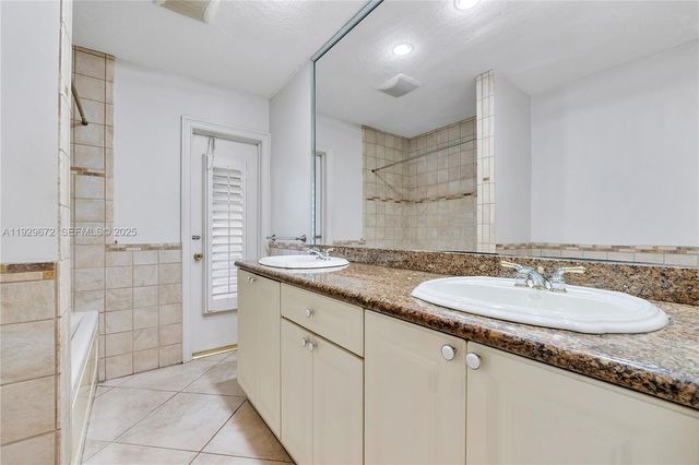 2751 NE 57th St, Fort Lauderdale, FL 33308