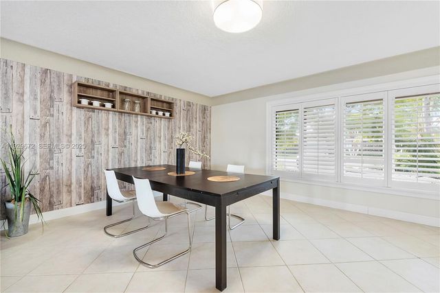 2751 NE 57th St, Fort Lauderdale, FL 33308