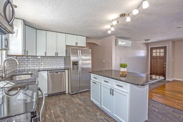 6 Brooklawn Road, Wilbraham, MA 01095