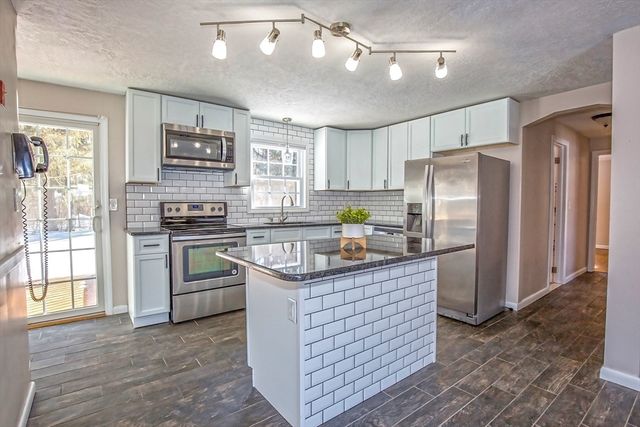 6 Brooklawn Road, Wilbraham, MA 01095