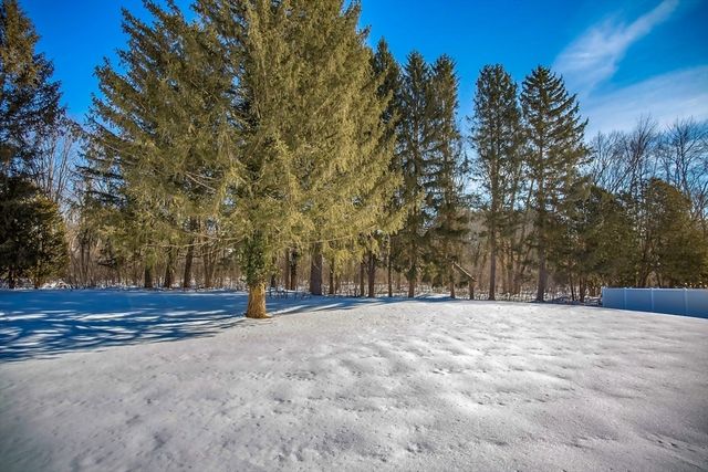 6 Brooklawn Road, Wilbraham, MA 01095