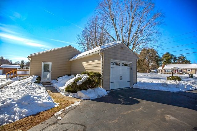 6 Brooklawn Road, Wilbraham, MA 01095