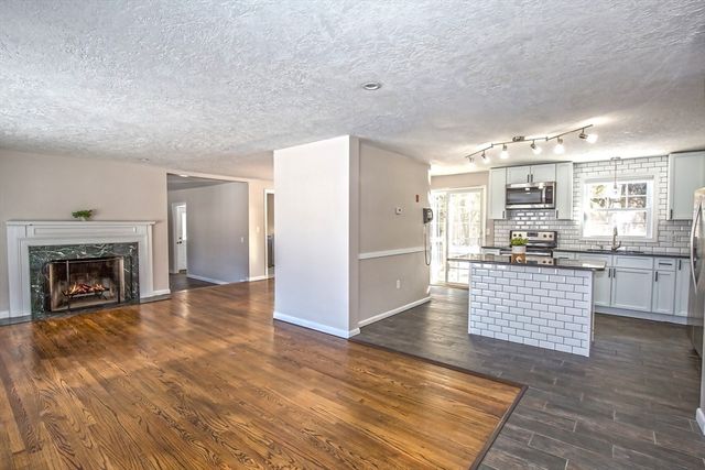 6 Brooklawn Road, Wilbraham, MA 01095