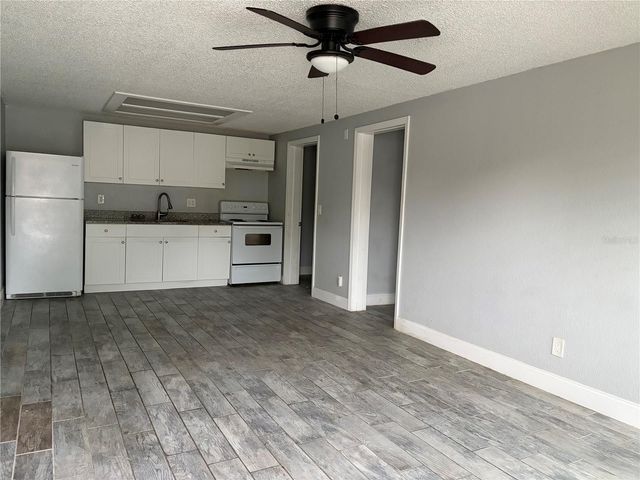 1400 STRAWBERRY PLACE 12, Plant City, FL 33563
