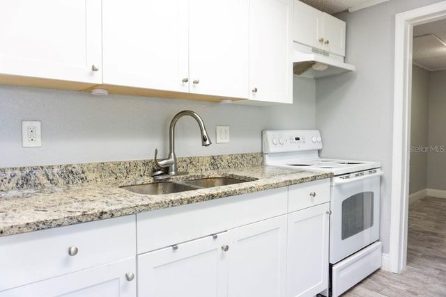 1400 STRAWBERRY PLACE 12, Plant City, FL 33563