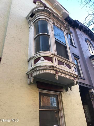 3 St Pauls Place, Troy, NY 12180