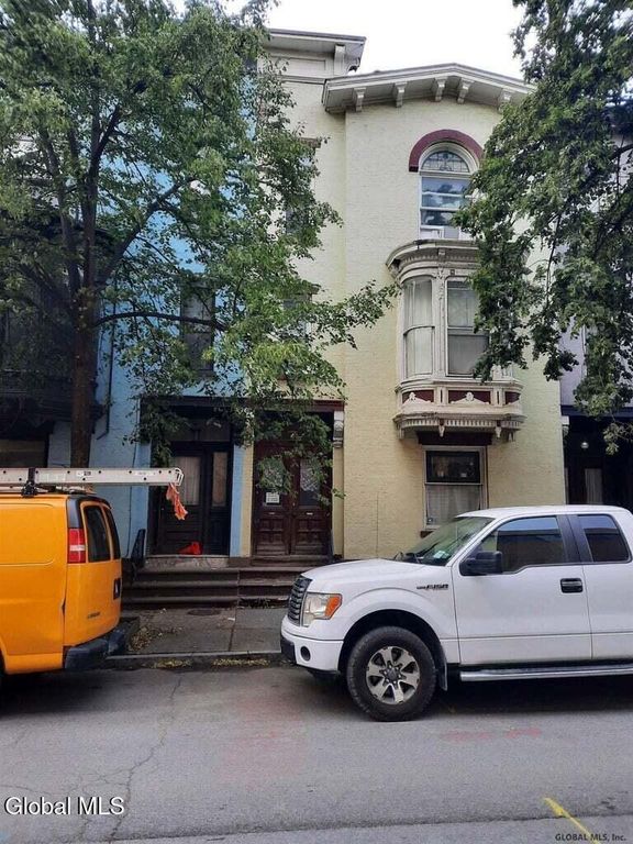 3 St Pauls Place, Troy, NY 12180