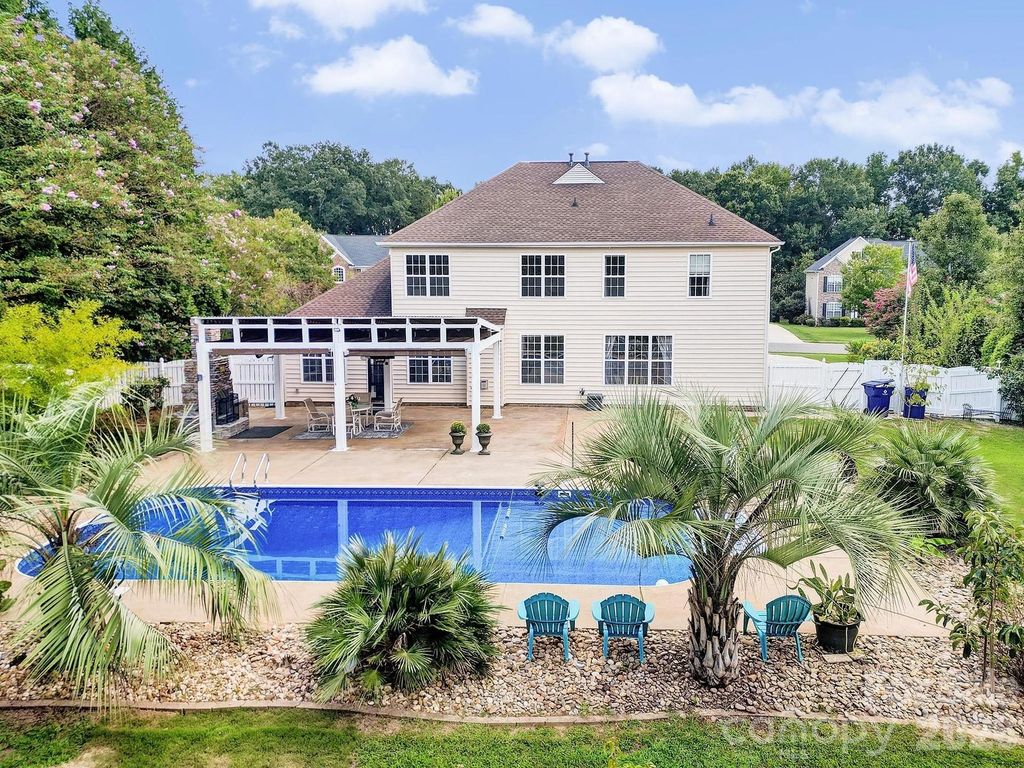 2210 Legacy Oak Drive, Waxhaw, NC 28173