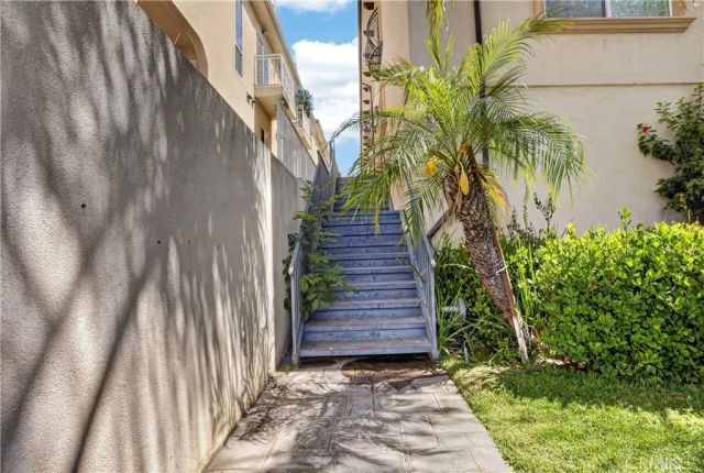 2307 Mira Vista 103, Montrose, CA 91020