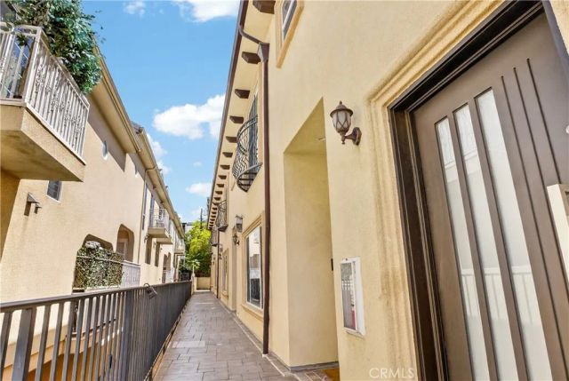 2307 Mira Vista 103, Montrose, CA 91020