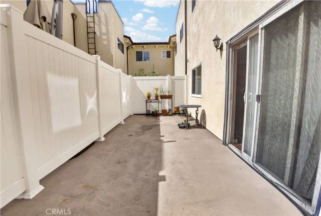 2307 Mira Vista 103, Montrose, CA 91020