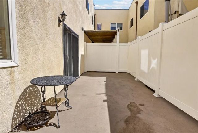 2307 Mira Vista 103, Montrose, CA 91020