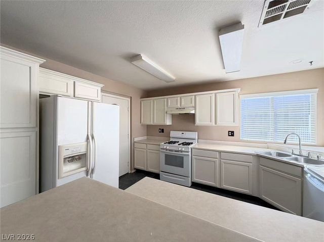 920 Hunters Ridge Way, North Las Vegas, NV 89032
