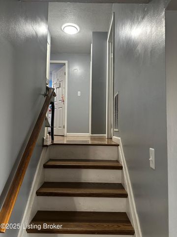 243 Saguaro Dr, Louisville, KY 40229