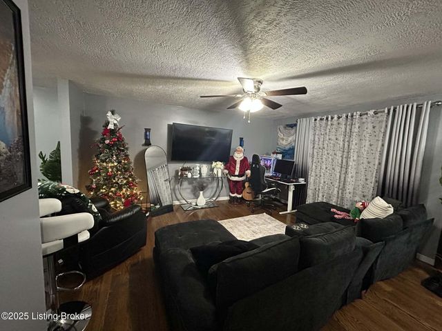 243 Saguaro Dr, Louisville, KY 40229