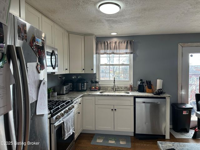 243 Saguaro Dr, Louisville, KY 40229