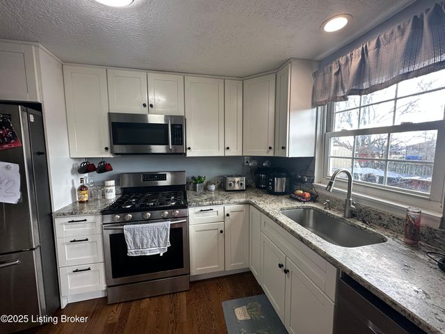 243 Saguaro Dr, Louisville, KY 40229