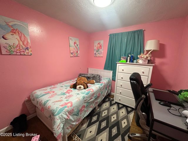 243 Saguaro Dr, Louisville, KY 40229