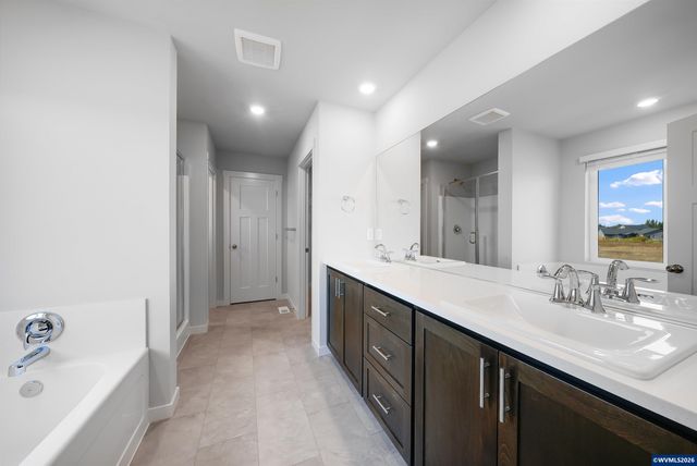 1402 Logan Pkw SE, Albany, OR 97322
