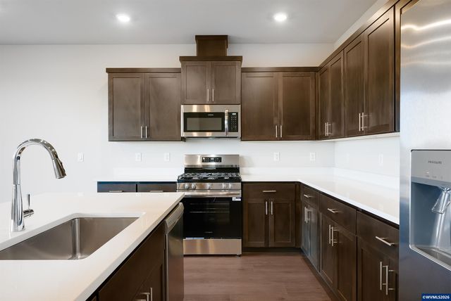 1402 Logan Pkw SE, Albany, OR 97322
