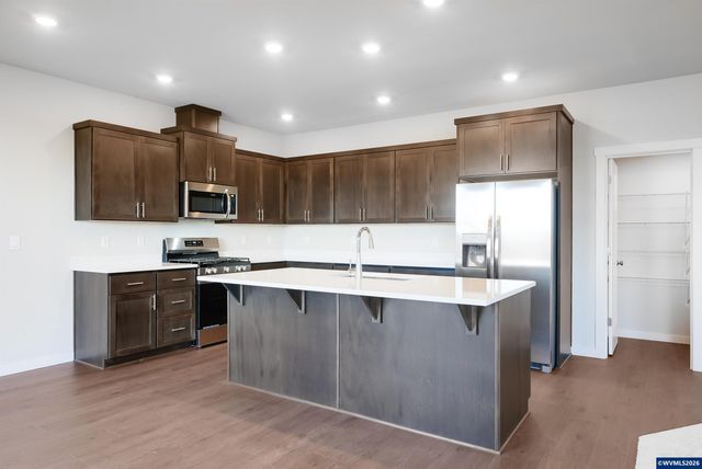 1402 Logan Pkw SE, Albany, OR 97322