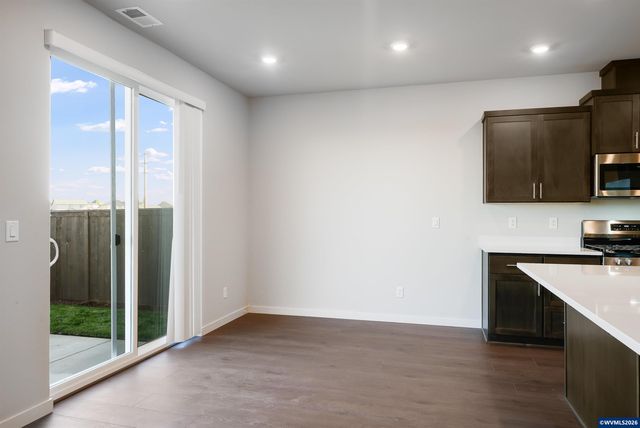 1402 Logan Pkw SE, Albany, OR 97322