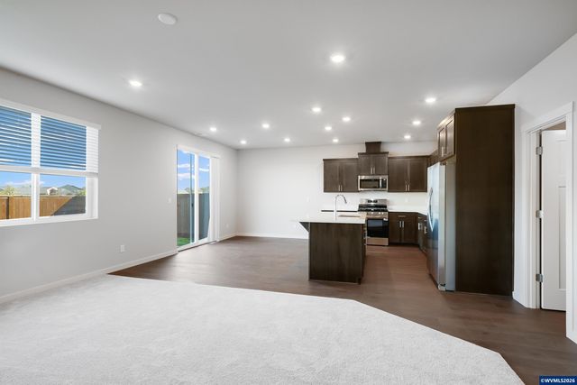 1402 Logan Pkw SE, Albany, OR 97322
