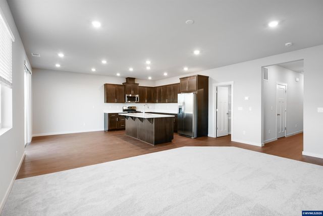 1402 Logan Pkw SE, Albany, OR 97322