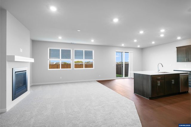 1402 Logan Pkw SE, Albany, OR 97322