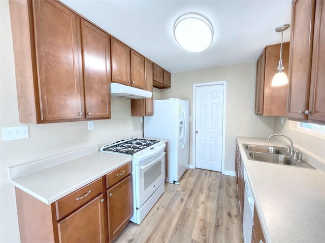 975 S Ann Street, Sour Lake, TX 77659