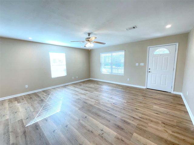 975 S Ann Street, Sour Lake, TX 77659