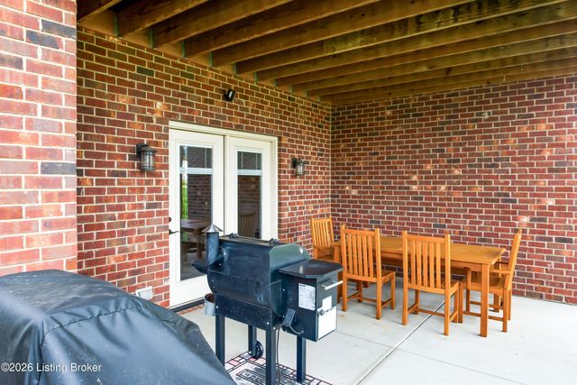 213 Locust Park Pl, Louisville, KY 40245