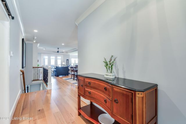 213 Locust Park Pl, Louisville, KY 40245