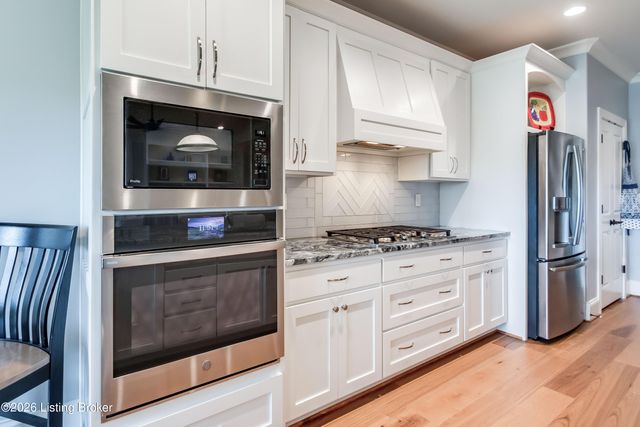213 Locust Park Pl, Louisville, KY 40245