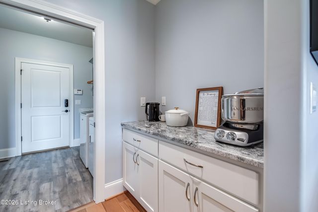 213 Locust Park Pl, Louisville, KY 40245