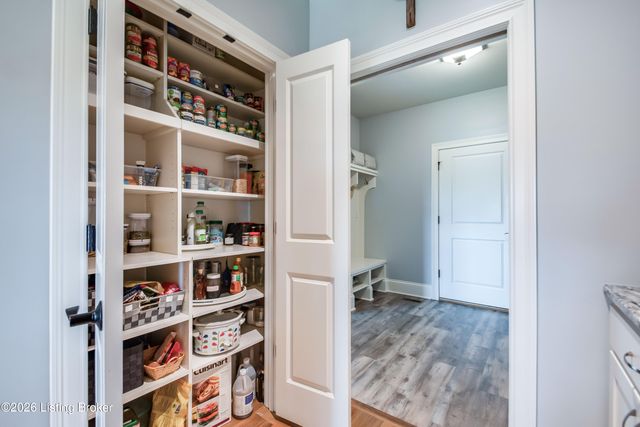 213 Locust Park Pl, Louisville, KY 40245