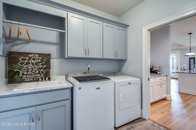 213 Locust Park Pl, Louisville, KY 40245