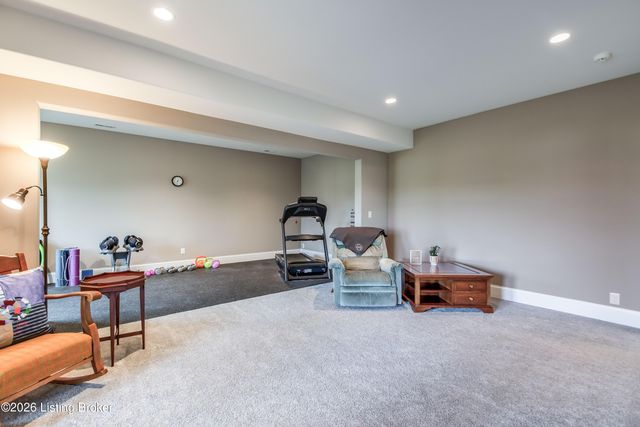 213 Locust Park Pl, Louisville, KY 40245