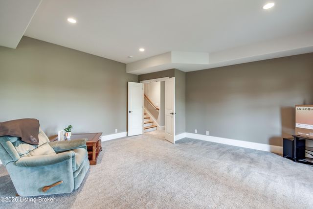 213 Locust Park Pl, Louisville, KY 40245