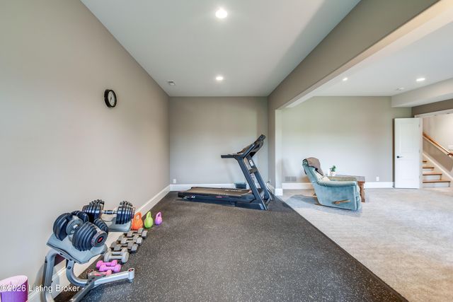 213 Locust Park Pl, Louisville, KY 40245