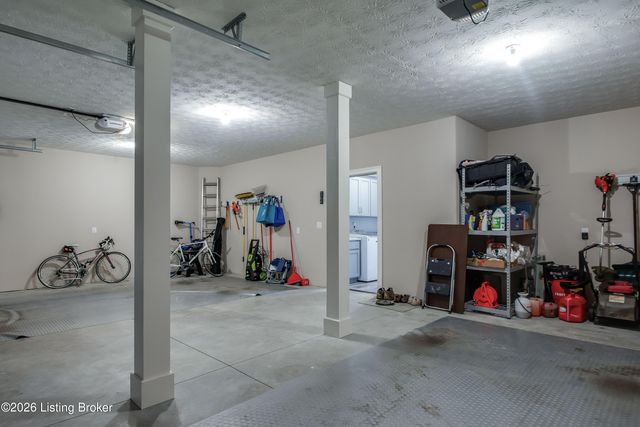 213 Locust Park Pl, Louisville, KY 40245