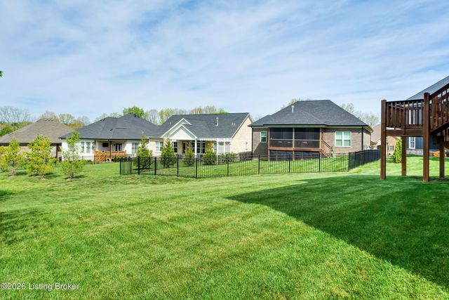 213 Locust Park Pl, Louisville, KY 40245