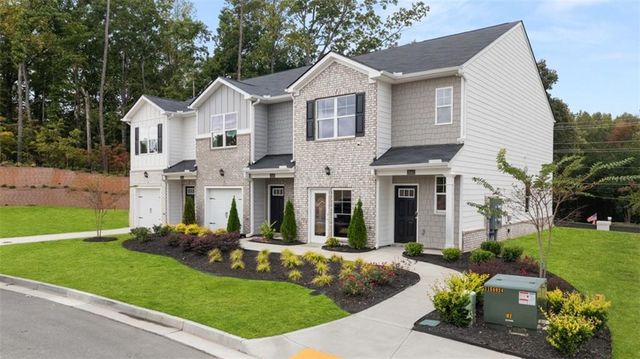 5013 Oakwood Rd, Stone Mountain, GA 30088