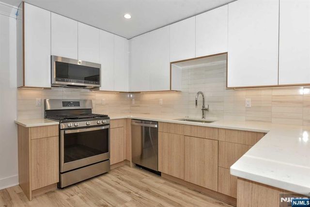 108 Collignon Way 108, River Vale, NJ 07675