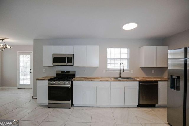 1983 Smithfield Avenue, Ellenwood, GA 30294