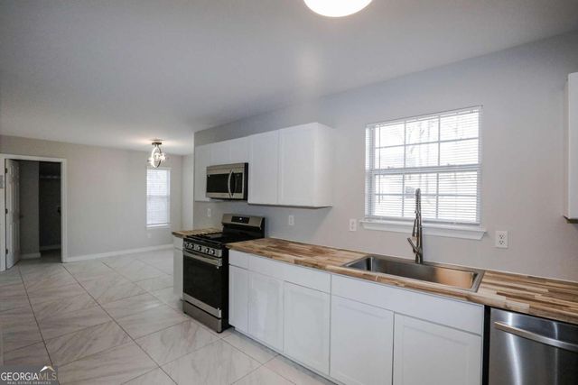 1983 Smithfield Avenue, Ellenwood, GA 30294